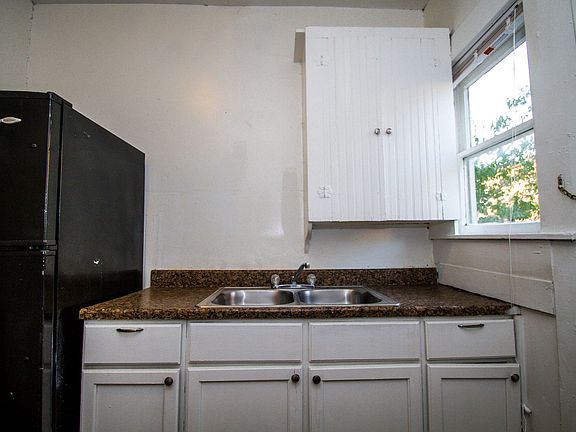 3rd image of 111 S Olive St #B