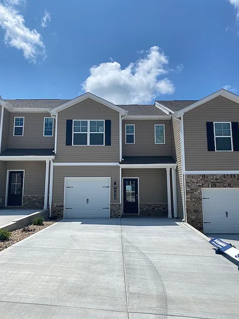 3 bed, 1381 sqft, $2,000 — Photo 1