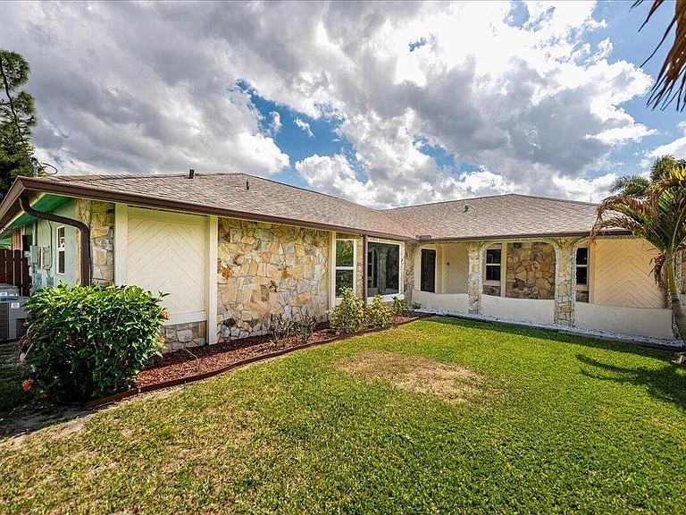 1326 SW Bartell Ave — Photo 3