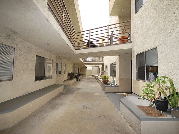 2nd image of 2001 Grismer Ave #204