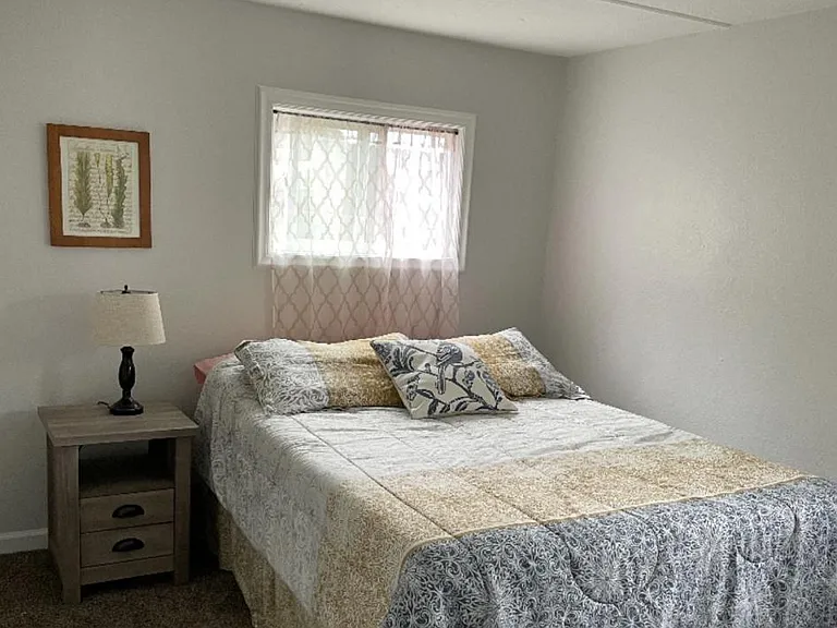 2nd Bedroom with queen size bed