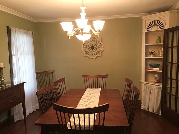 3rd image of 233 Chapman Pl