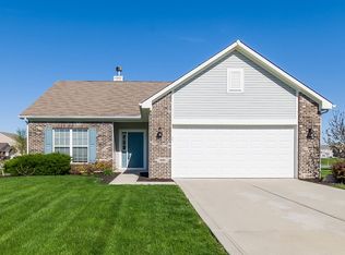 577 Pebble Dr, Fortville, IN 46040