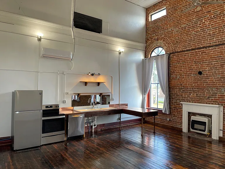 301 N Main St #5 — Photo 5