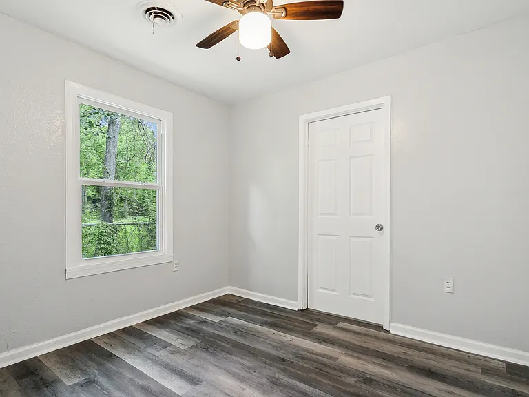 162 Hoover Dr — Photo 11