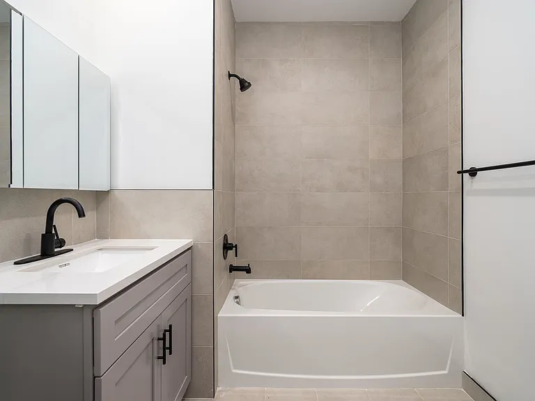 224 Garfield Ave #B — Photo 9