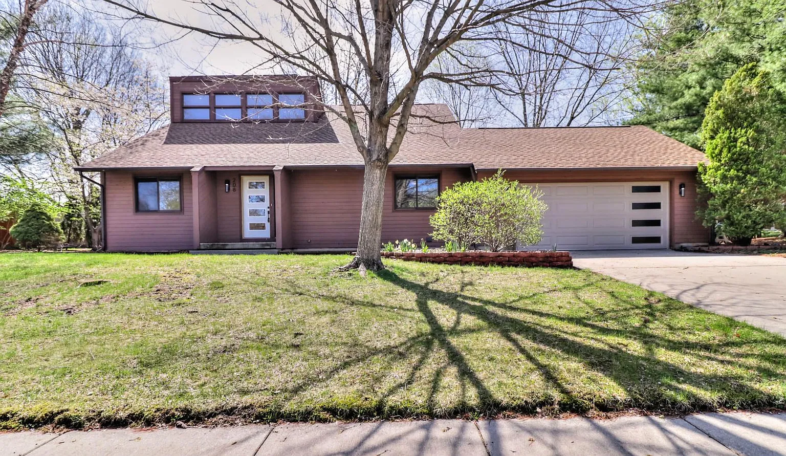 208 Carrie Ave photo 1