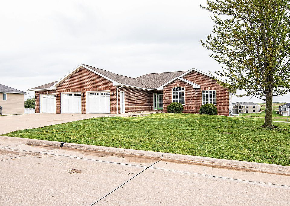 9391 Cashel Dr E, Peosta, IA 52068 Zillow