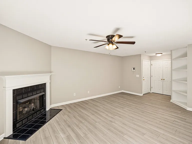 323 Ivy Glen Ct — Photo 7