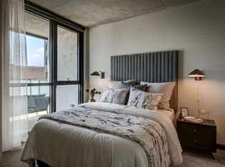 181 N Ada St #1, Chicago, IL 60607