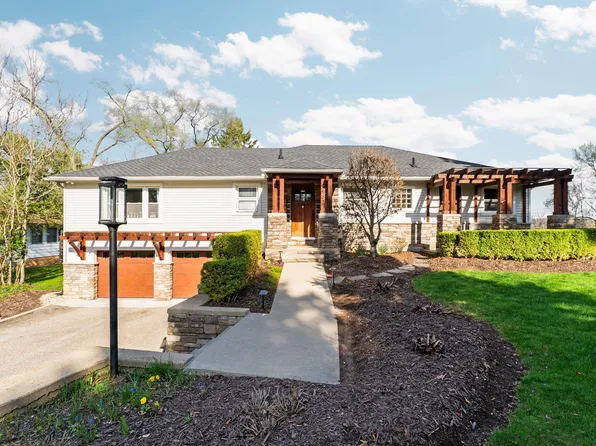 9960 Florence St, Pinckney, MI 48169