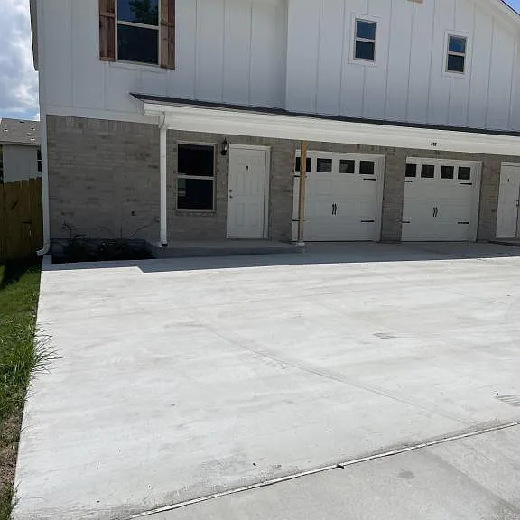 512 Raymond St — Photo 2