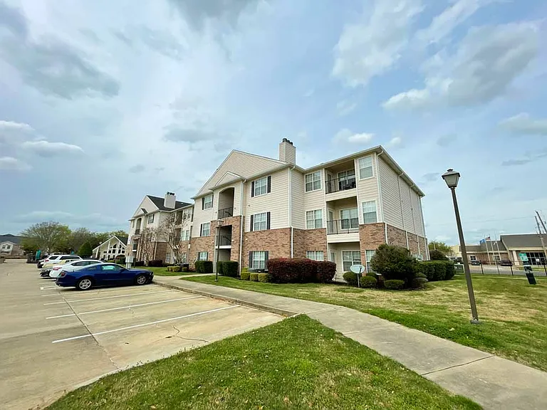 Lexington Place Apartments — Photo 6