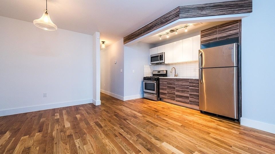 1st image of 1159 Gates Ave #2C