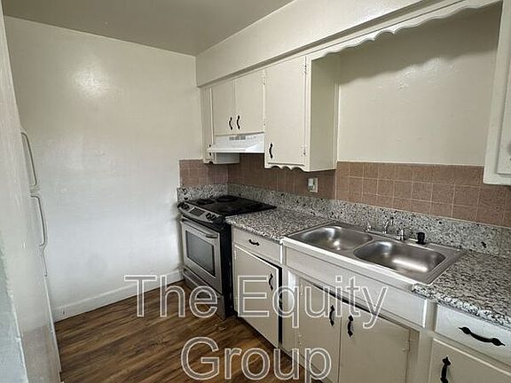 4th image of 352 S Blackstone St APT 12