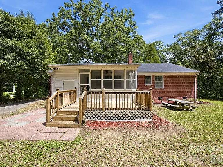 631 Townsend Ave — Photo 29