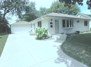 433 2nd Ave NE, Osseo, MN 55369