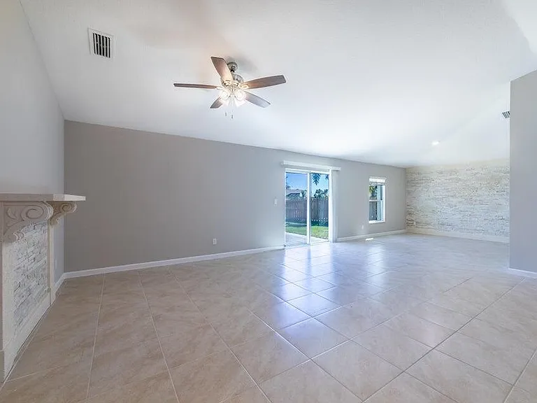 2372 SE Maslan Ave — Photo 17