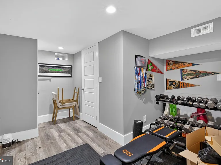 2328 E Fletcher St — Photo 20