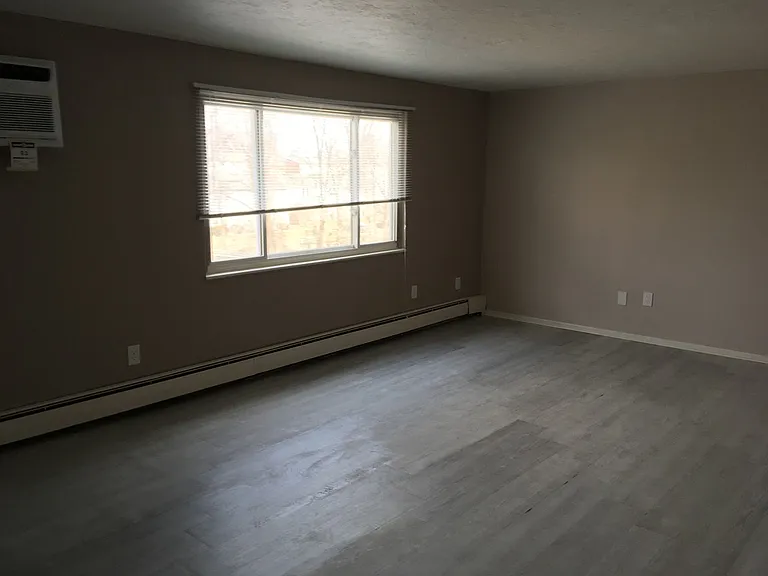 Stoney Creek Apartments — Photo 61