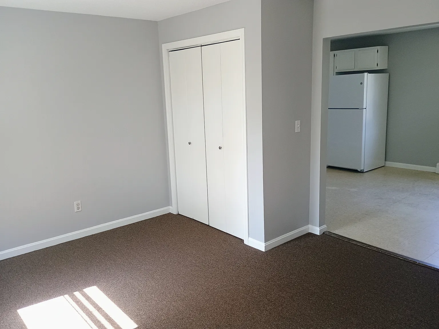 3 bed, 1050 sqft, $2,565 — Photo 2