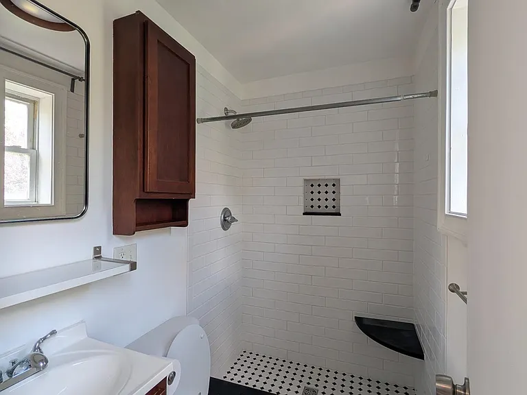 208 6th St #2R — Photo 4