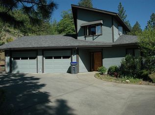 365 Strawberry Ln, Ashland, OR