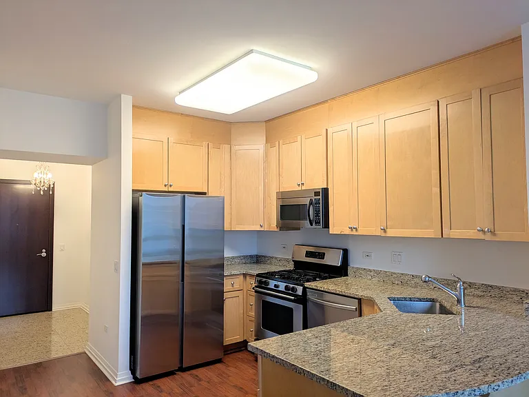 33 W Ontario St #37C — Photo 3