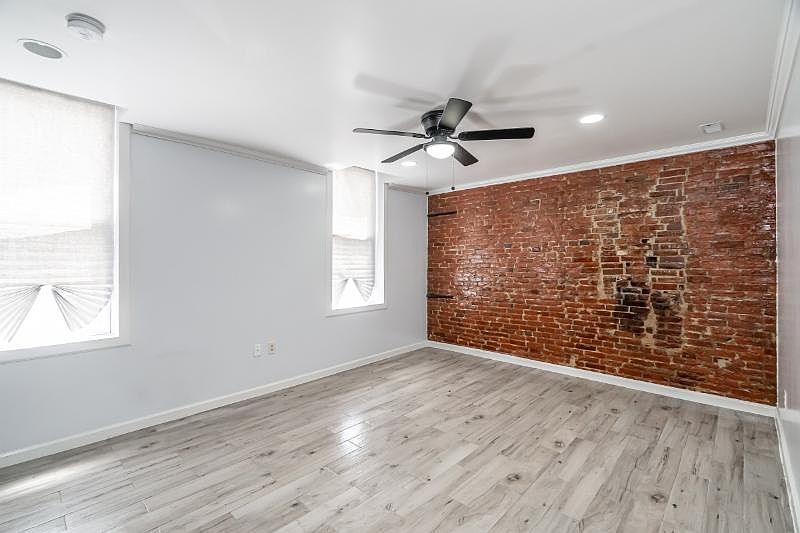 1st image of 509 W Girard Ave