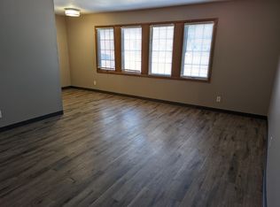 303 32nd St NE, Cedar Rapids, IA 52402