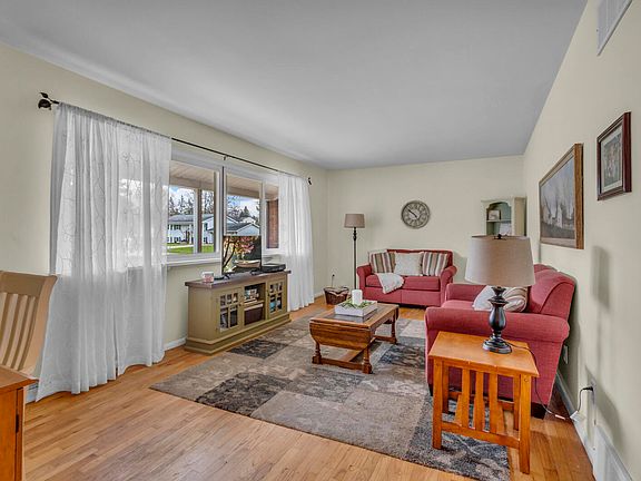 4th image of 3372 Westlane St