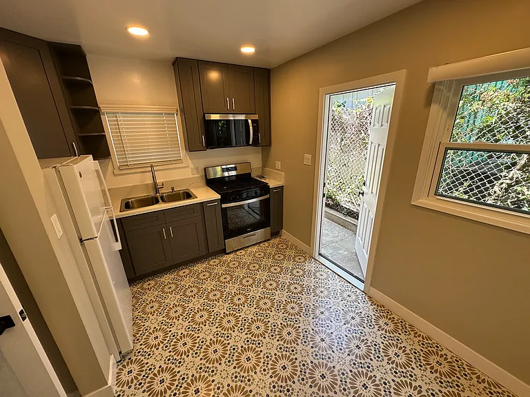 1914-1916 Fern St #1914-1/2 — Photo 10