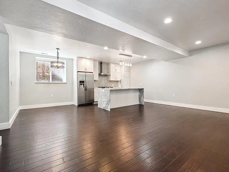 2222 E 21st Ave — Photo 3