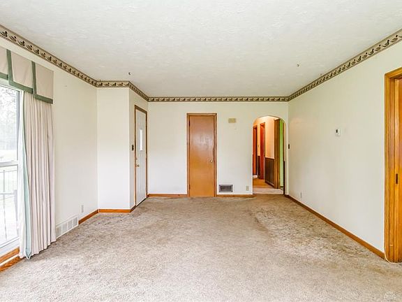 5th image of 8215 Woodlawn Dr