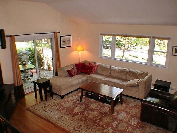 4th image of 9 Goodwin St