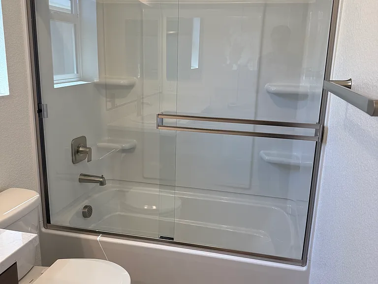 Upstairs Common Bath
