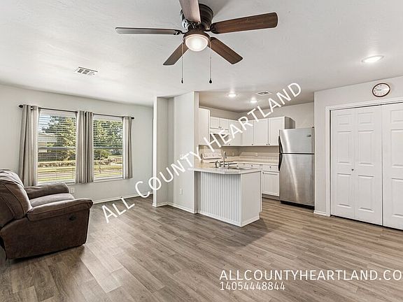 4th image of 307 Wallace Dr