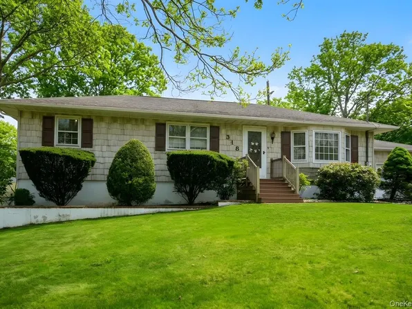 318 Jamaica Avenue, Medford, NY 11763