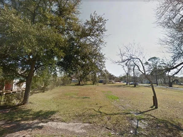 1706 9th St, Port Arthur, TX 77640