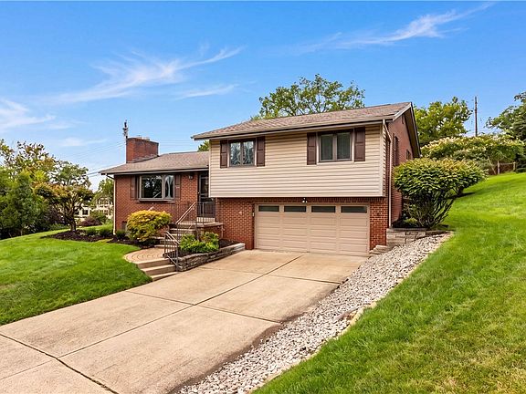 2nd image of 118 Kinross Ln