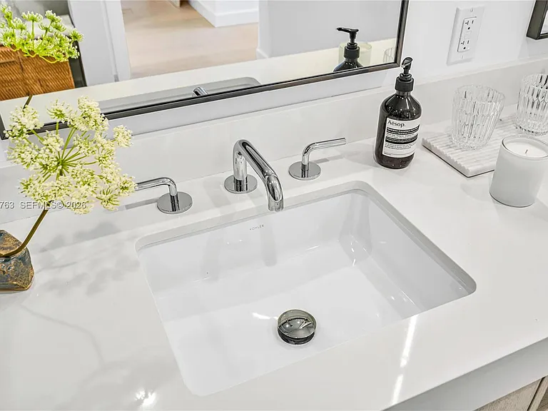 9201 E Bay Harbor Dr #Penthouse 809 — Photo 57