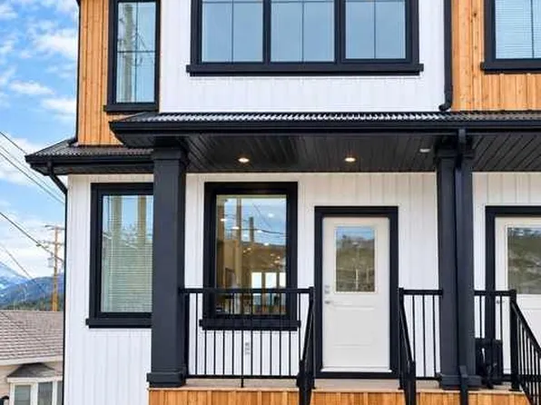 8524 N 21st Ave, Crowsnest Pass, AB T0K 0M0