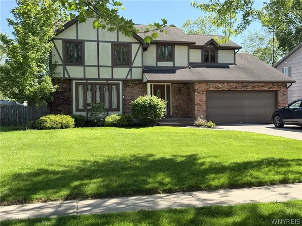 66 Amberwood Dr, Grand Island, NY 14072