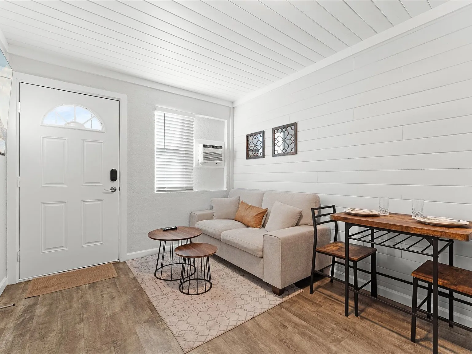 1 bed, 400 sqft, $2,250 — Photo 2