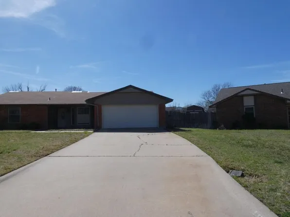 217 SW Crystal Hills Dr, Lawton, OK 73505