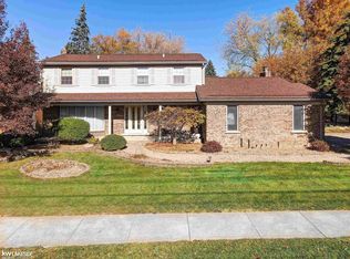 16623 Cederama Dr, Clinton Township, MI