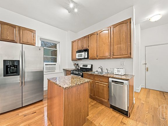 3rd image of 186 Prospect Park W APT C4