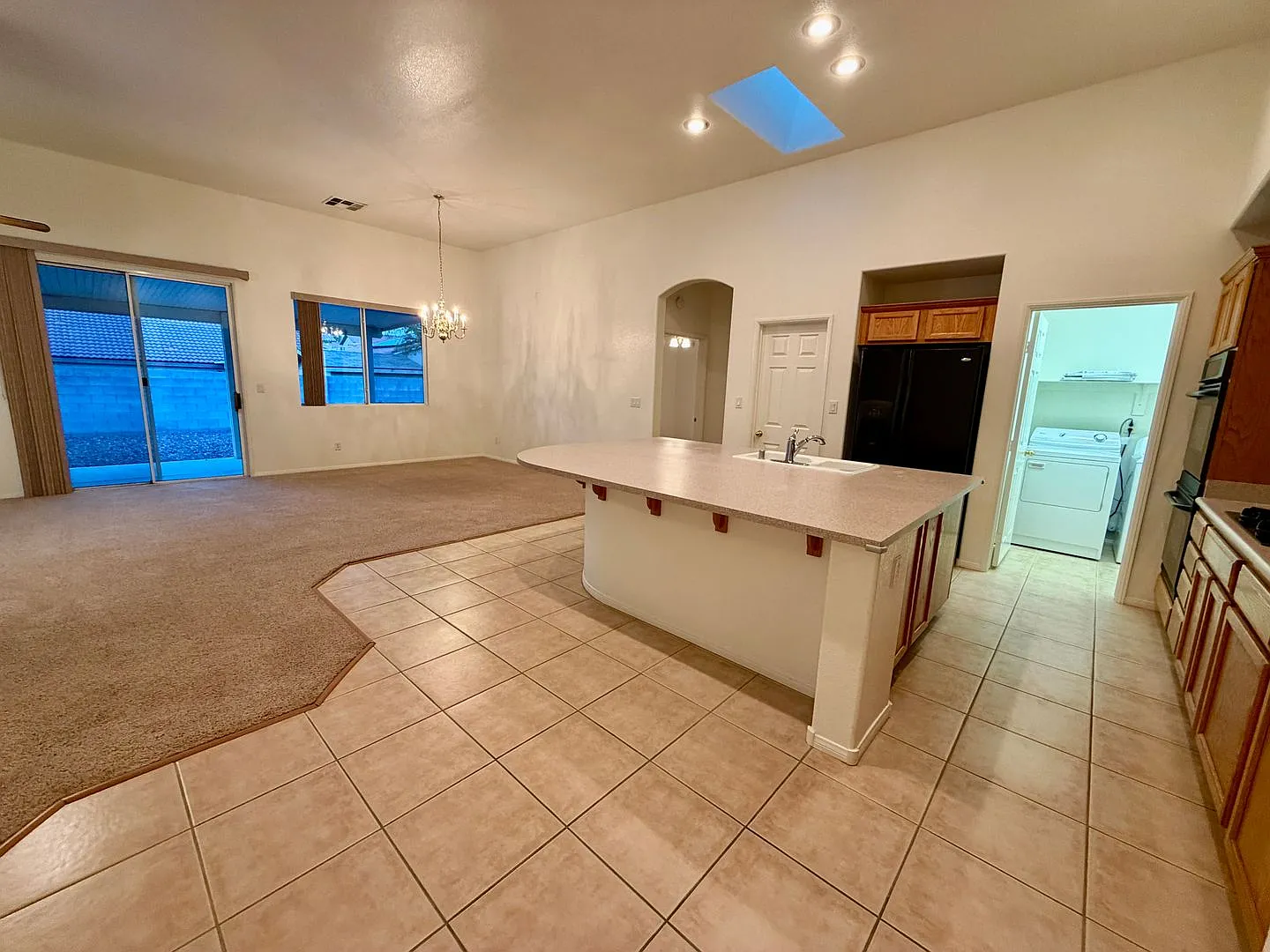 NLV single story with 3 car garage — Photo 4
