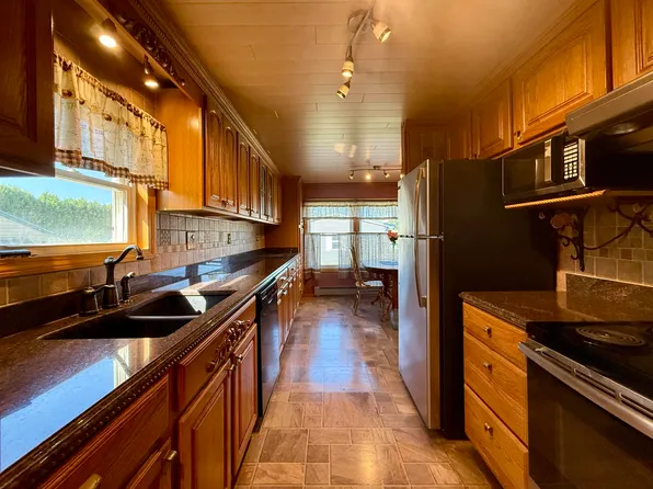 20 Willow Street, Calais, ME 04619