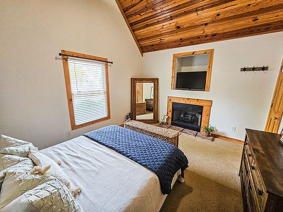 2nd image of 128 Holly Tree Dr